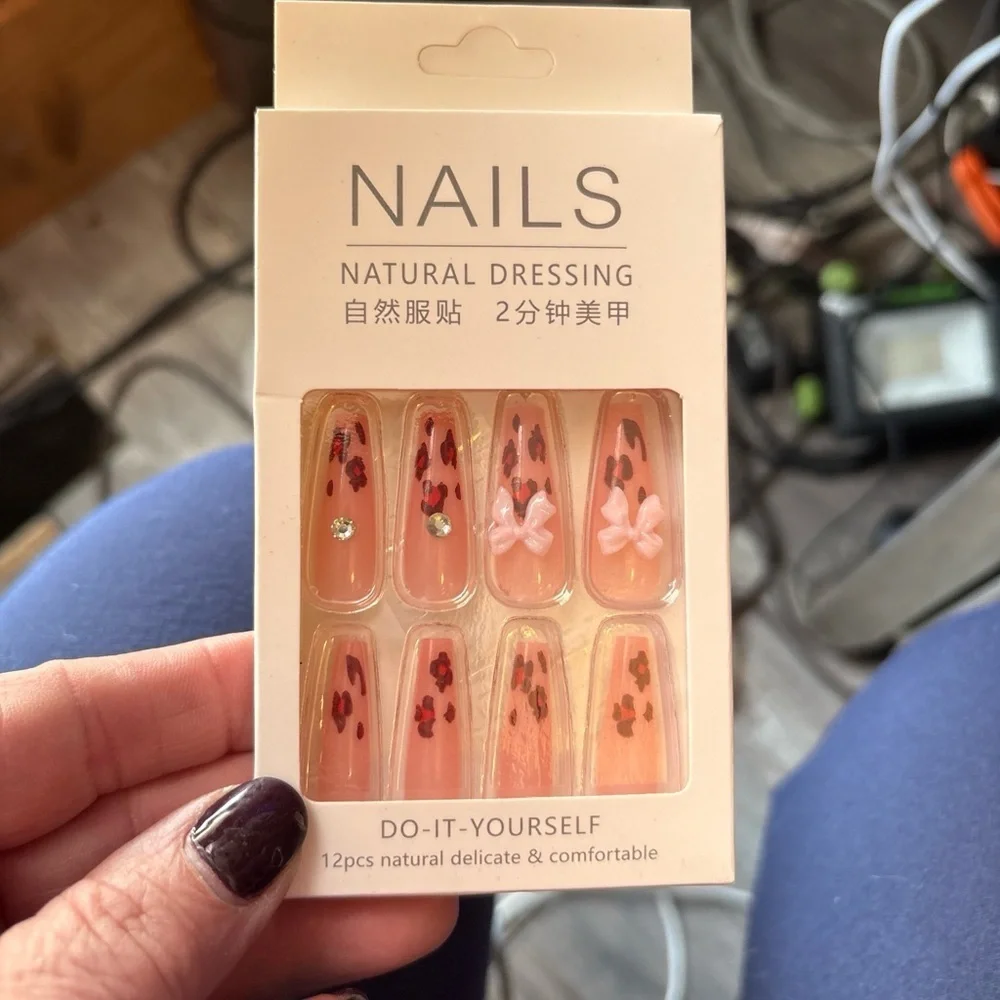 Press-On Nails with Floral Design